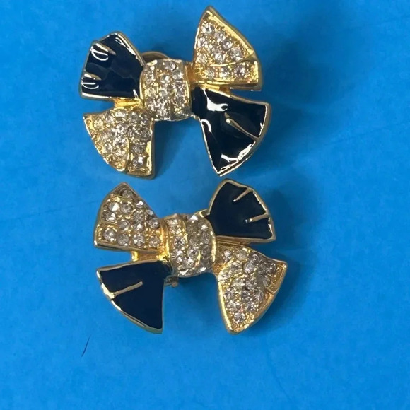 Vintage 80s Black Enamel and Rhinestone Bow Clip Earrings - Picture 5 of 5